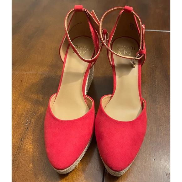 ****Brand New****Crown & Ivy Lonnie Wedges - Picture 3 of 6